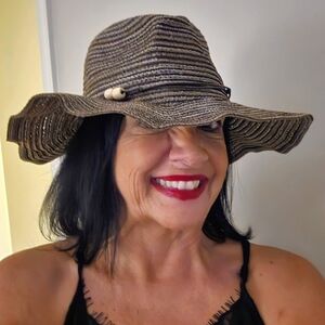 Fabulous New Crushable Foldable Packable Straw Beach Hat
